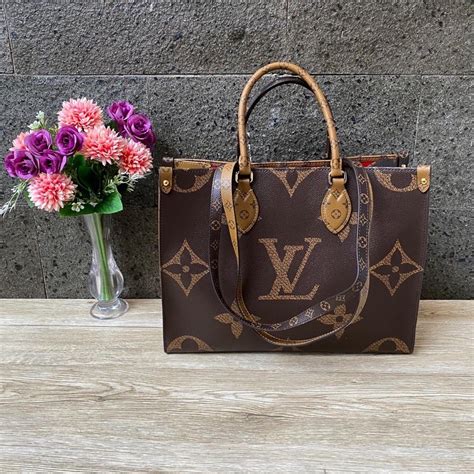 louis vuitton tas met ritsen|Louis Vuitton monogram reverse.